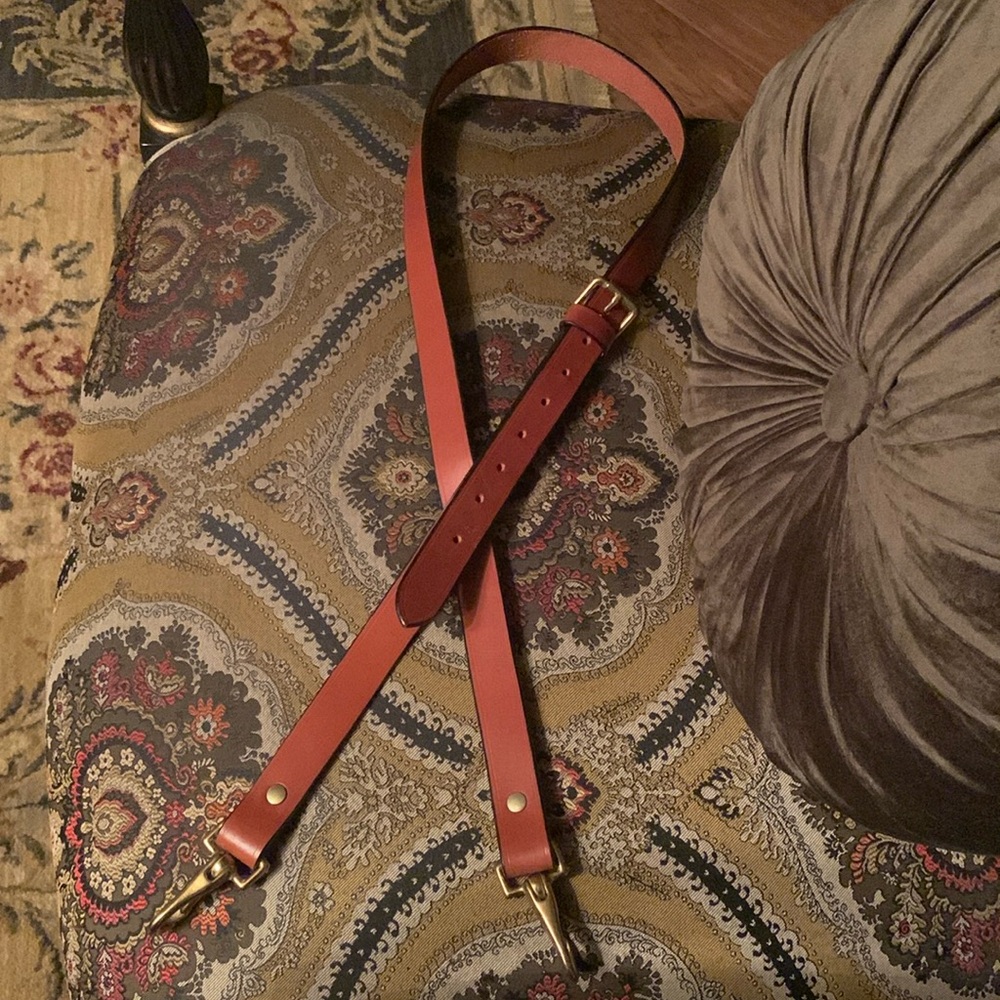 Brown leather adjustable strap made for purse 👜 durable metal hard-ware.